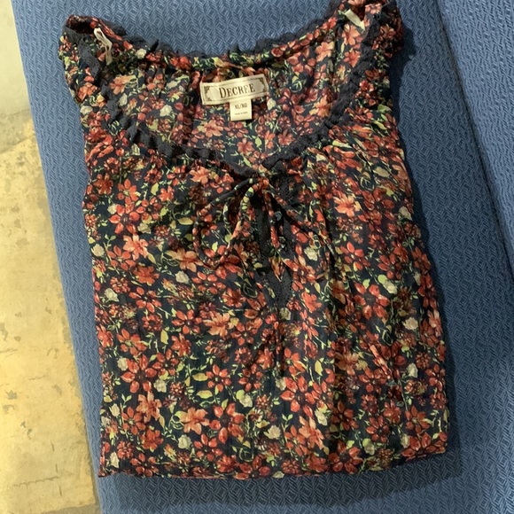 Decree Sheer Blouse - Picture 8 of 8